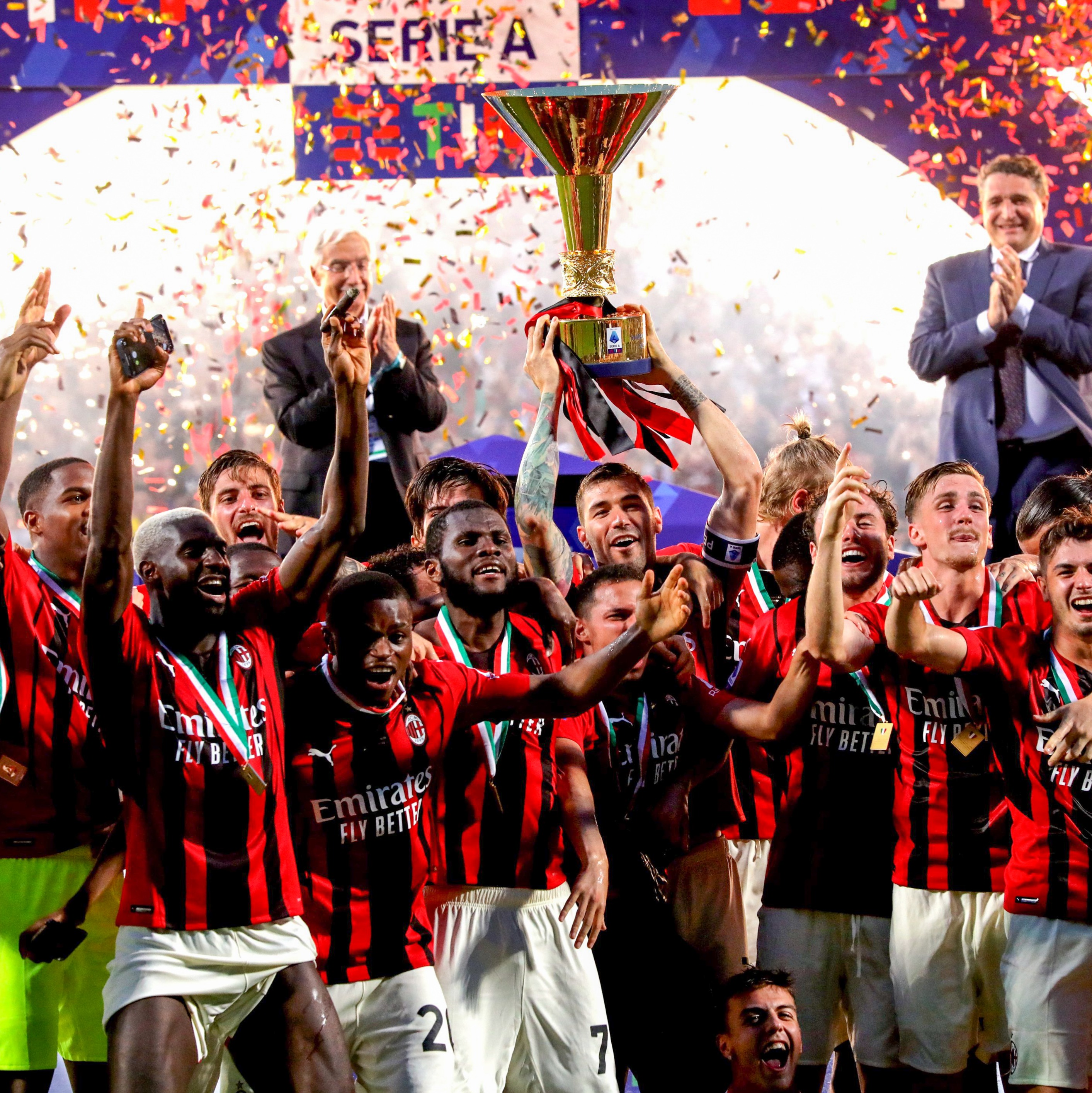 måle tigger beundre AC Milan Wins Serie A