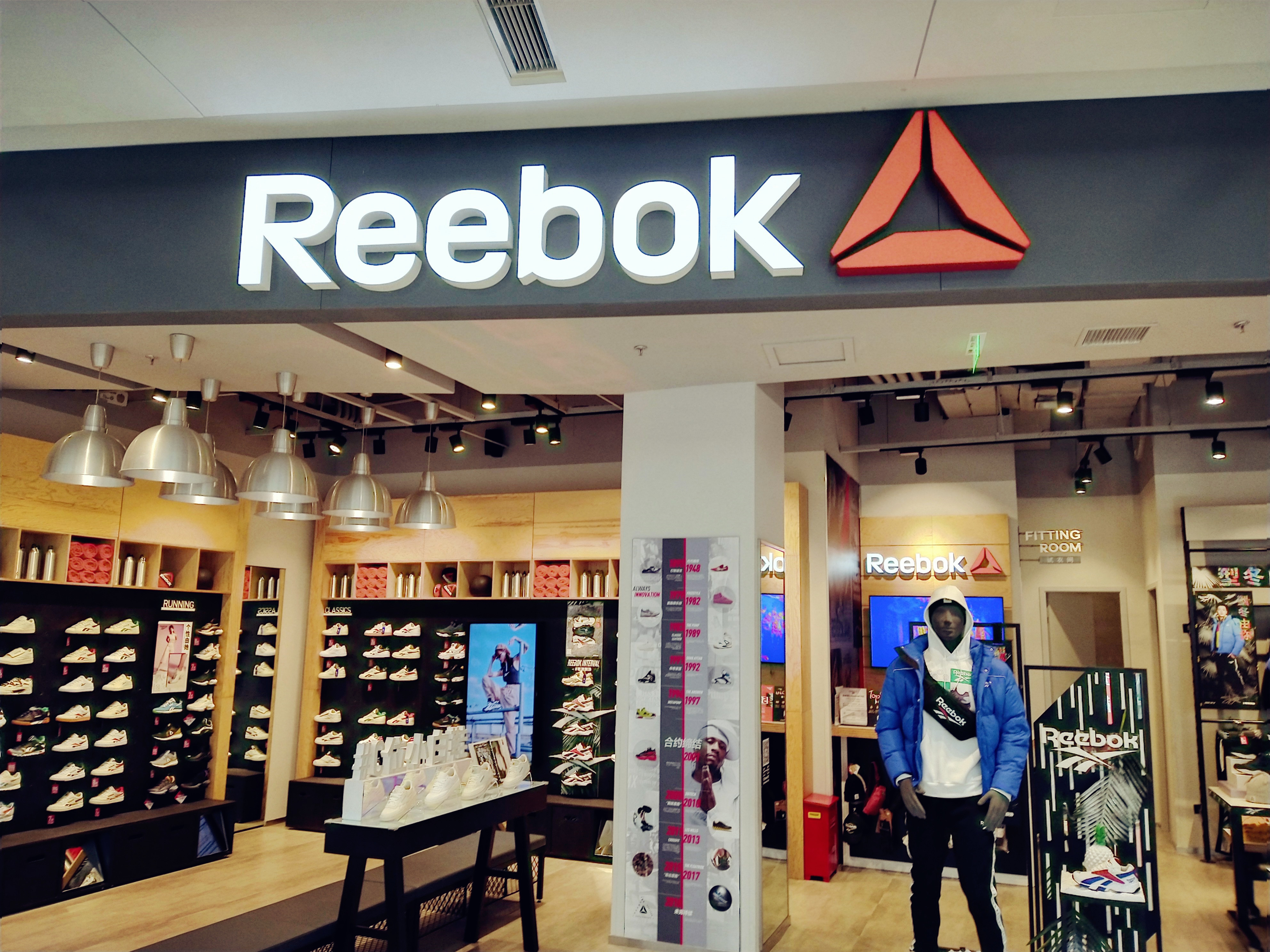 Reebok, shop-in-shop